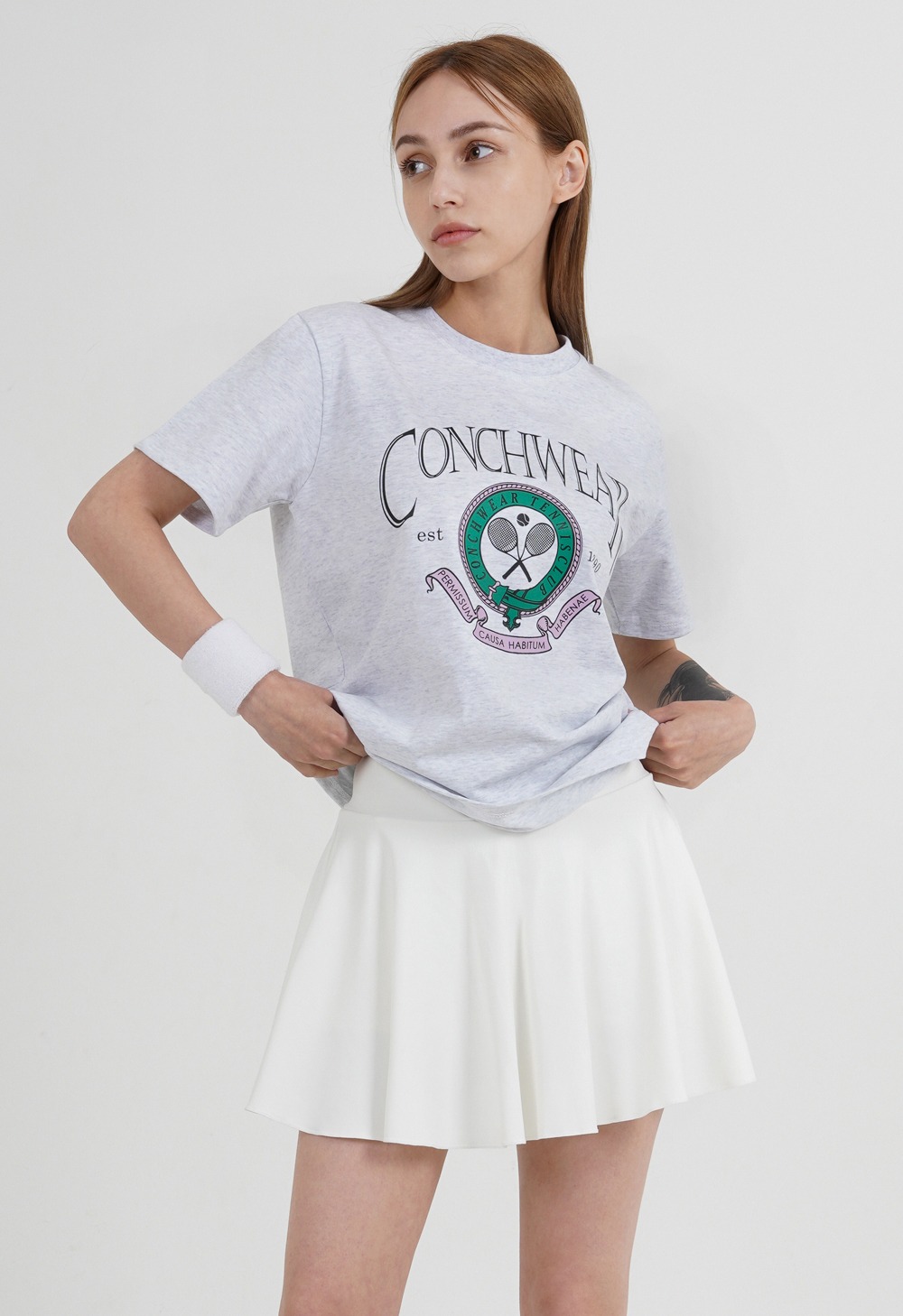 콘치 테니스 클럽 로고 티셔츠 (샌드그레이)